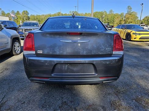 Used 2019 Chrysler 300 Touring L w/ Quick Order Package 22F image 8