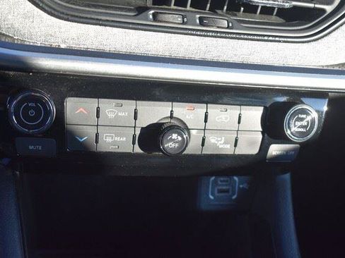Used 2024 Jeep Compass Latitude AWD/4WD image 32