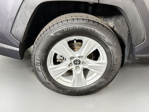 Used 2021 Toyota RAV4 XLE w/ Convenience Package FWD image 33