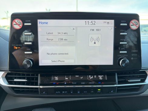 Used 2024 Toyota Sienna XLE image 18