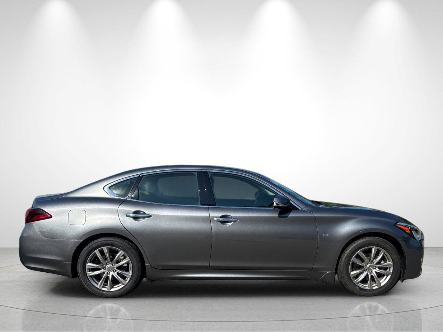 Used 2015 INFINITI Q70 3.7 w/ Technology Package RWD image 6