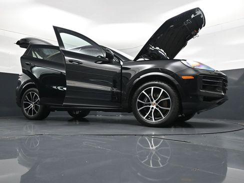 New 2026 Porsche Cayenne Coupe AWD/4WD image 32