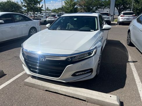 Used 2018 Honda Accord Touring image 4
