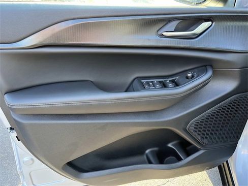 New 2025 Jeep Grand Cherokee Laredo X w/ Luxury Tech Group I image 21