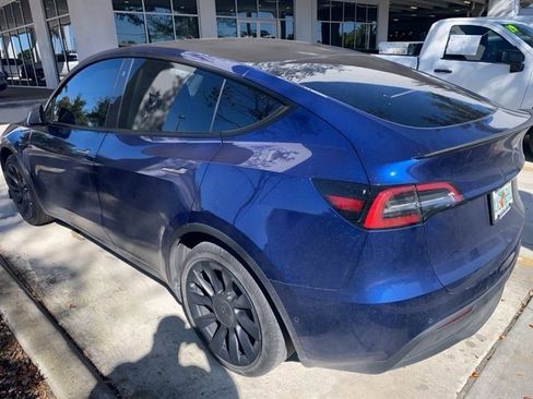 Used 2022 Tesla Model Y Long Range image 3