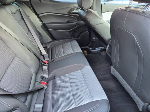 Used 2025 Chevrolet Trax LT w/ LT Convenience Package FWD image 29