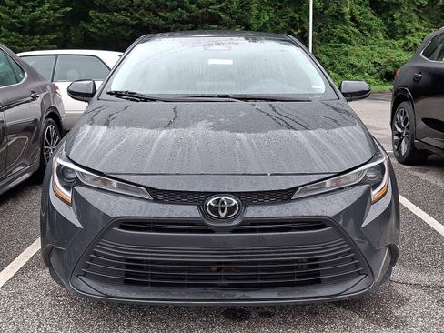 Used 2024 Toyota Corolla LE FWD image 2