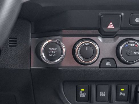 Used 2023 Toyota Tacoma TRD Off-Road w/ TRD Premium Off Road Package AWD/4WD image 25