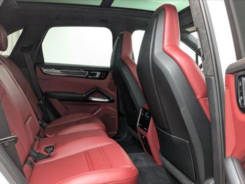 Used 2021 Porsche Cayenne Turbo AWD/4WD image 18