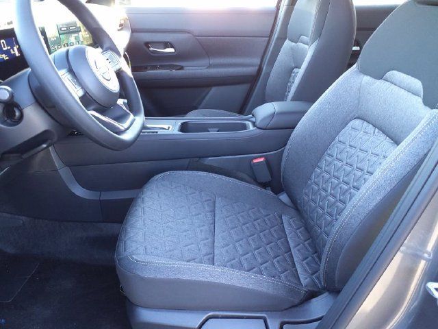 Used 2025 Nissan Kicks SV w/ Illumination Package FWD image 12