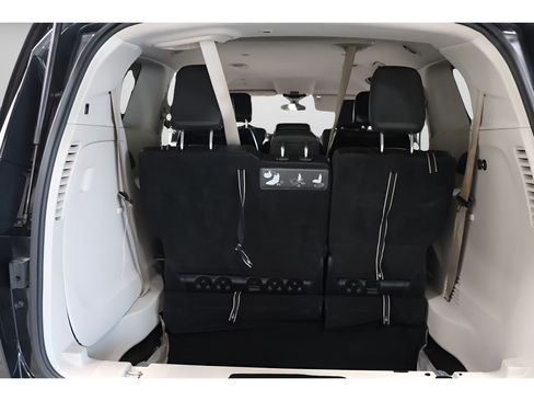 Used 2018 Chrysler Pacifica Touring-L FWD image 27