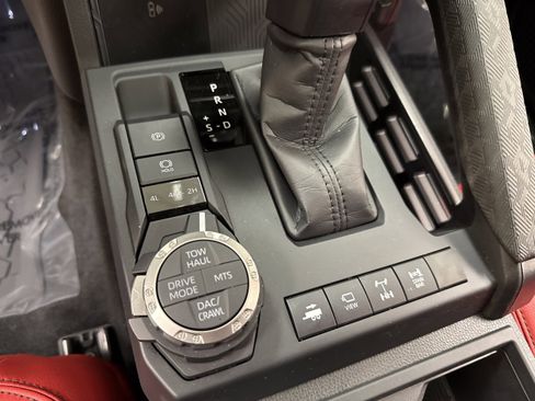 Used 2025 Toyota Tacoma TRD Pro image 40