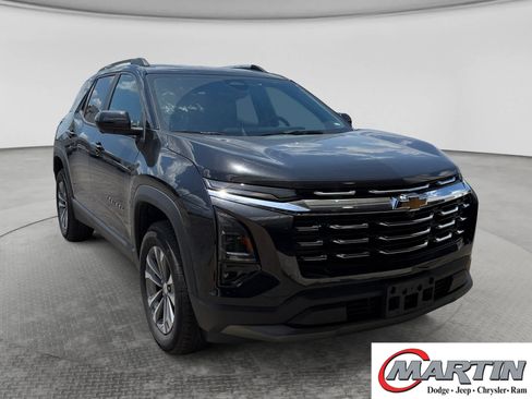 Used 2025 Chevrolet Equinox LT w/ Convenience Package II AWD/4WD image 3