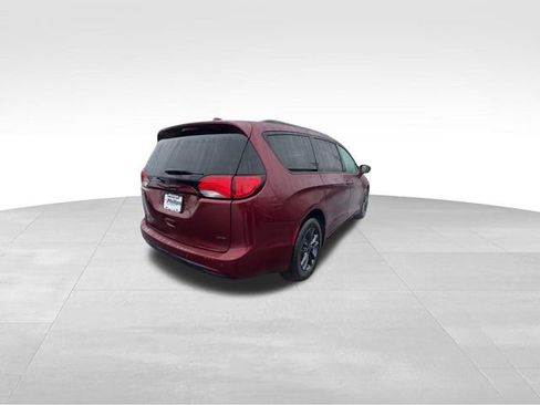 Used 2020 Chrysler Pacifica Touring-L image 9