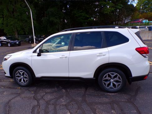 Used 2023 Subaru Forester Premium AWD/4WD image 16