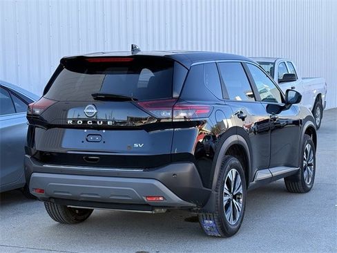 Used 2023 Nissan Rogue SV image 4