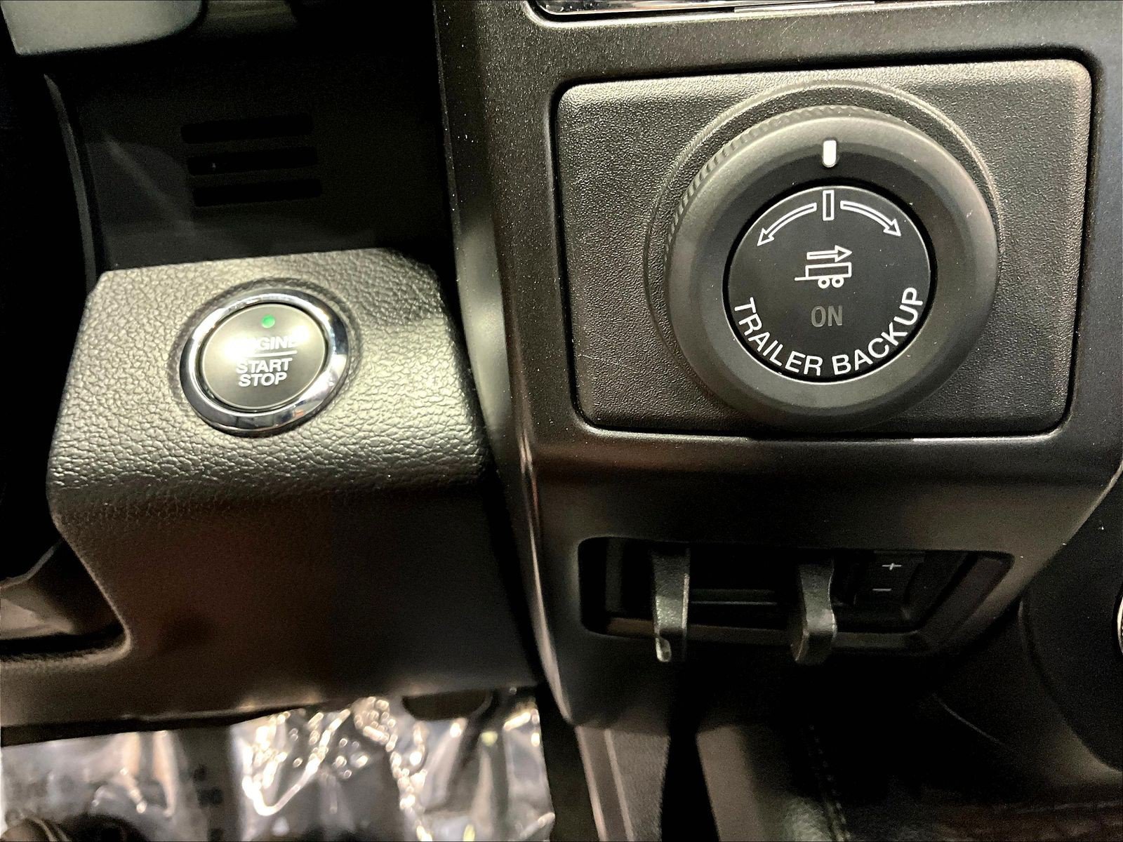 Used 2019 Ford Expedition Limited w/ Equipment Group 302A AWD/4WD image 37