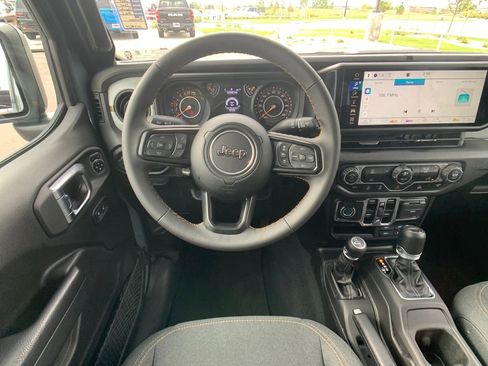 Used 2024 Jeep Gladiator Sport image 15