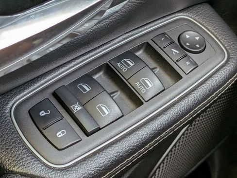 Used 2022 RAM 1500 Laramie AWD/4WD image 23
