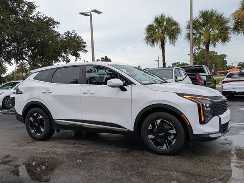 Certified 2026 Kia Sportage LX FWD image 1