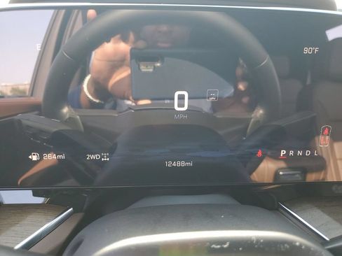 Certified 2025 Chevrolet Tahoe High Country AWD/4WD image 18