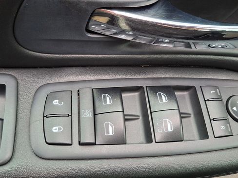 Used 2018 Dodge Grand Caravan SE FWD image 13
