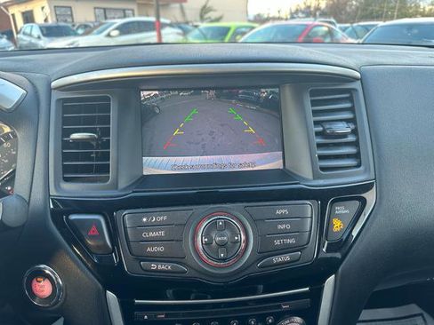 Used 2017 Nissan Pathfinder S image 24
