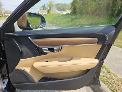 Used 2017 Volvo S90 T6 Inscription w/ Vision Package image 15