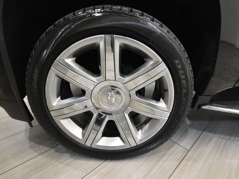 Used 2020 Cadillac Escalade Premium Luxury AWD/4WD image 10