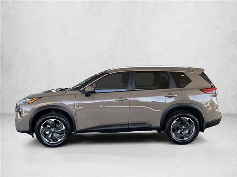 Used 2024 Nissan Rogue SV w/ SV Premium Package FWD image 2