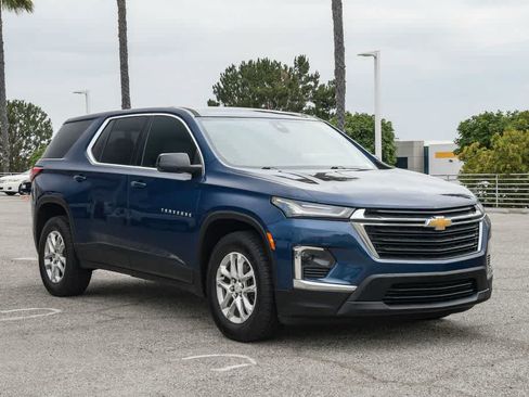 Used 2022 Chevrolet Traverse LS FWD image 3