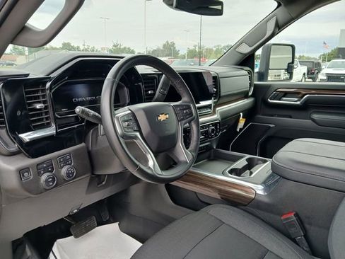 Used 2024 Chevrolet Silverado 3500 LT w/ Convenience Package image 9