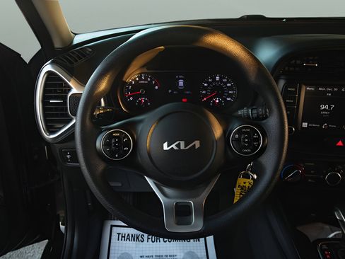 Used 2022 Kia Soul LX FWD image 11