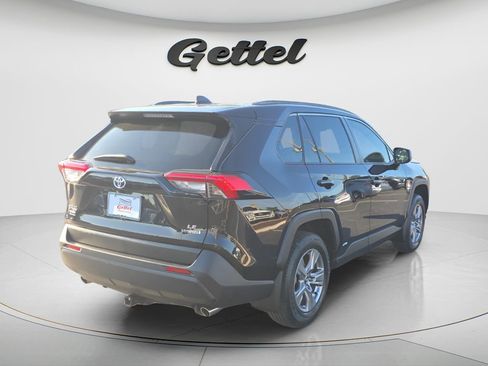Used 2023 Toyota RAV4 LE AWD/4WD image 4