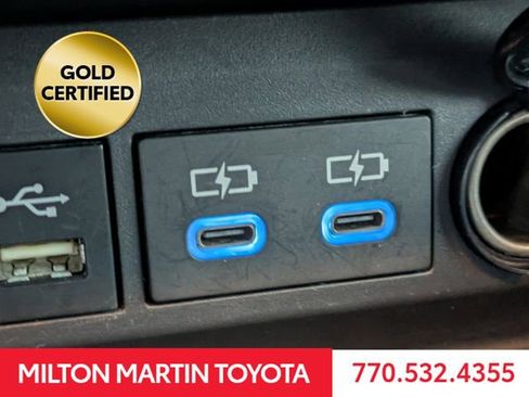 Certified 2022 Toyota Highlander XLE image 24