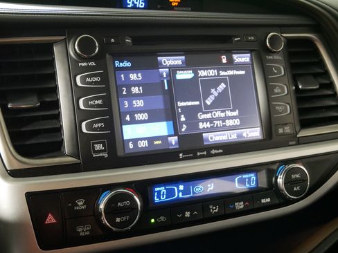Used 2019 Toyota Highlander Limited Platinum AWD/4WD image 22