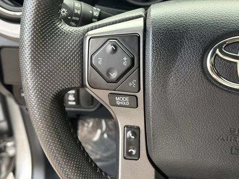 Used 2022 Toyota Tacoma TRD Off-Road w/ Technology Package AWD/4WD image 24