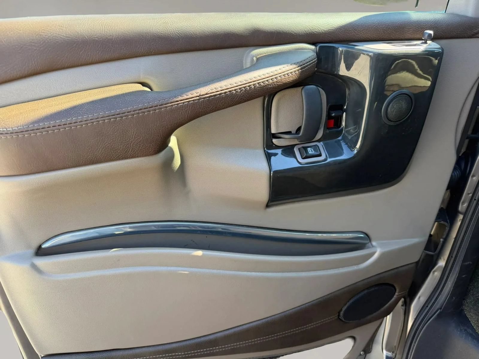Used 2015 Chevrolet Express 2500 RWD image 11