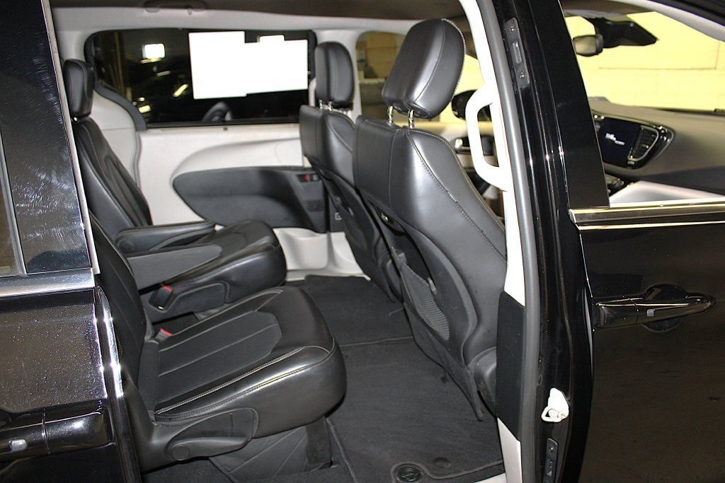 Certified 2024 Chrysler Pacifica Touring-L FWD image 32