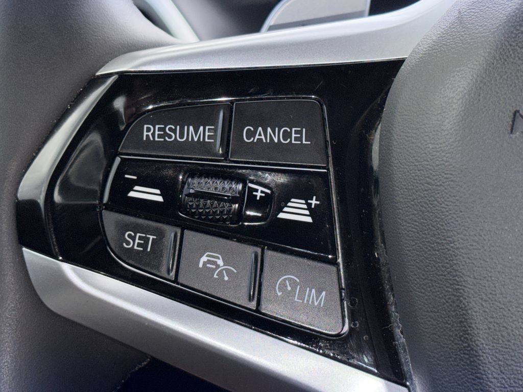 Used 2025 BMW 330i xDrive Sedan AWD/4WD image 9