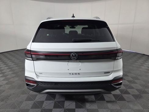 Used 2025 Volkswagen Taos SE AWD/4WD image 6