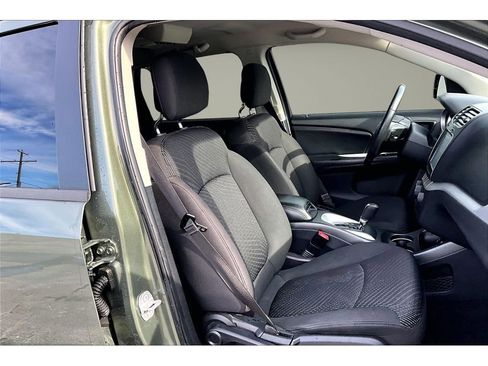 Used 2018 Dodge Journey SXT w/ Safe & Sound Group image 8