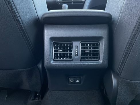 Used 2025 Toyota Camry SE image 17