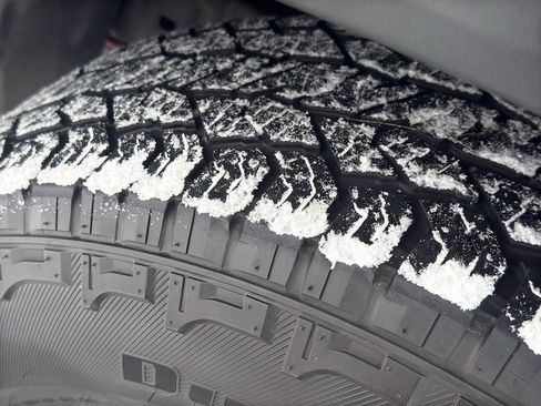 Used 2022 Nissan Frontier PRO-4X image 9