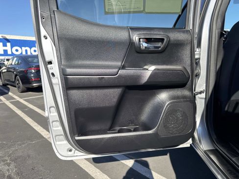 Used 2019 Toyota Tacoma TRD Sport image 24