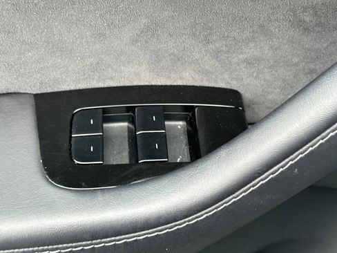 Used 2021 Tesla Model Y Long Range image 13