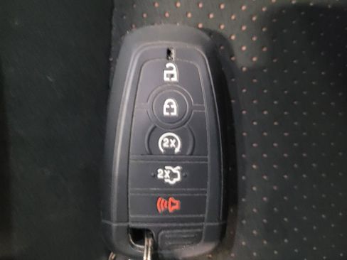 Used 2018 Ford Explorer XLT w/ Equipment Group 202A AWD/4WD image 32