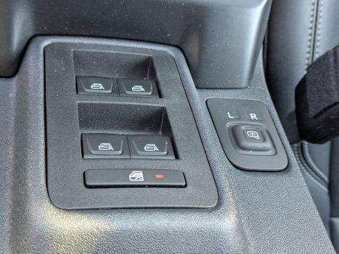 New 2025 Ford Bronco Badlands image 25