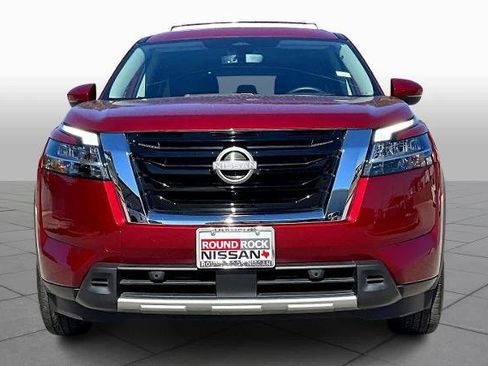 Certified 2024 Nissan Pathfinder SL image 3