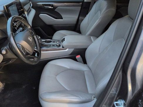 Certified 2021 Toyota Highlander Limited image 15